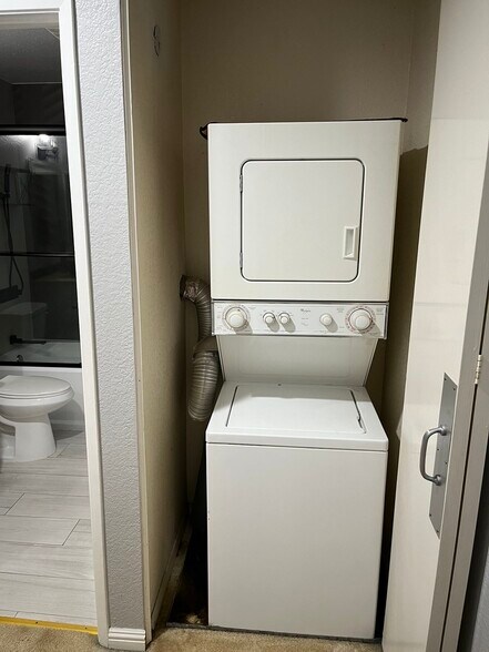 Building Photo - 10808 Aderman Ave