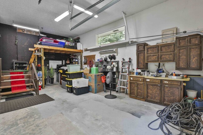 Building Photo - 120 Tall Pine Dr