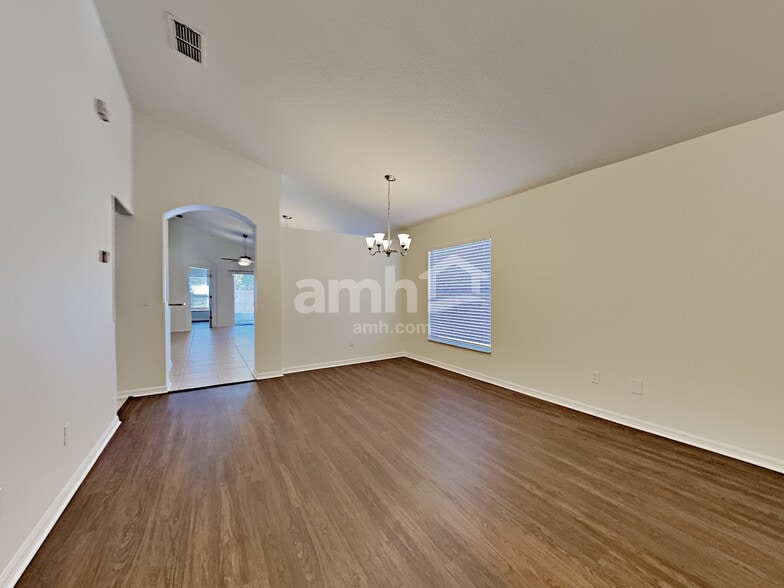 Building Photo - 992 Stanvoy St