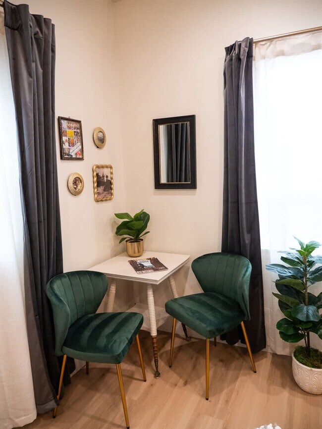 Building Photo - 3413 W Sunset Ave