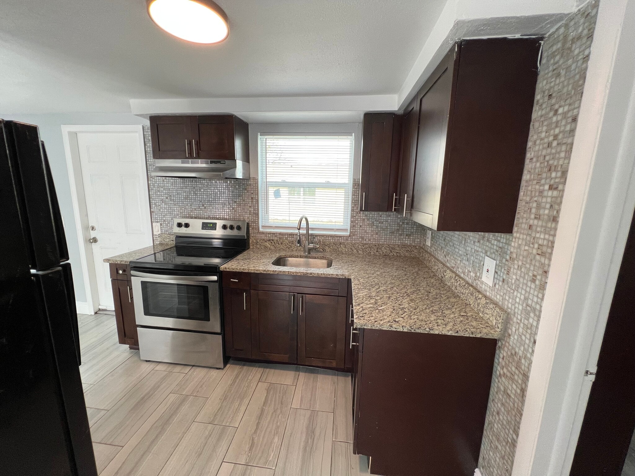 Building Photo - 5333 Pasadena Dr