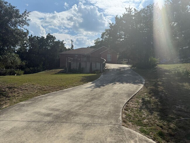 Building Photo - NEW ON MARKET
