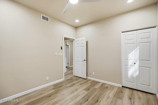 Building Photo - 9708 E Vía Linda