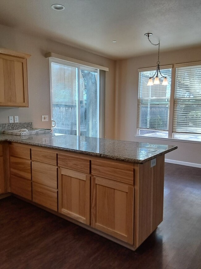 Building Photo - 2204 Estes Rd