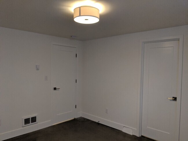 Building Photo - 121/123 N. Garrison Road