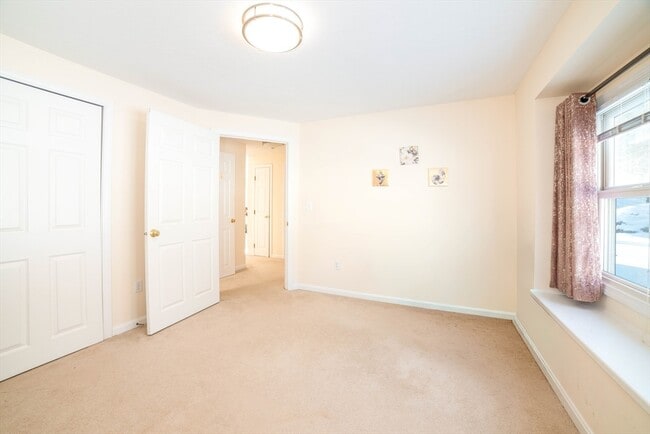 Building Photo - 67 Crystal Brook Way