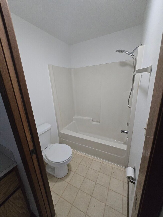 Building Photo - 1610 Lincoln St