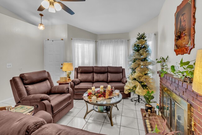 Building Photo - 11322 Oakwood Dr