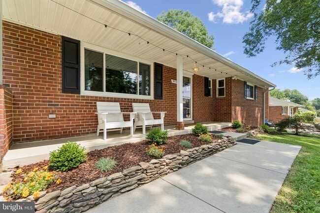 Primary Photo - 7412 Farnum St