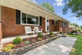 Building Photo - 7412 Farnum St