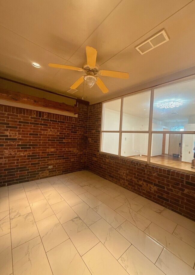 Building Photo - 14001 Land Run Rd