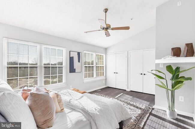 Building Photo - 7820 Somerset Ct