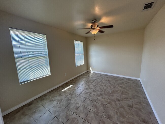 Building Photo - 3301 Pecan Dr