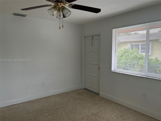 Building Photo - 90 E 15th St