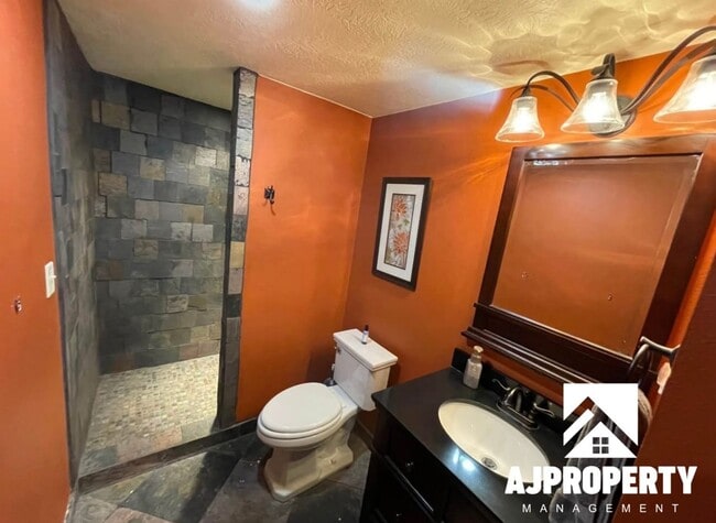 Building Photo - 3105 S Dawley Cir