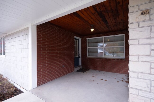 Building Photo - Beautiful 3 Bedroom Home in Franklin Regional School District