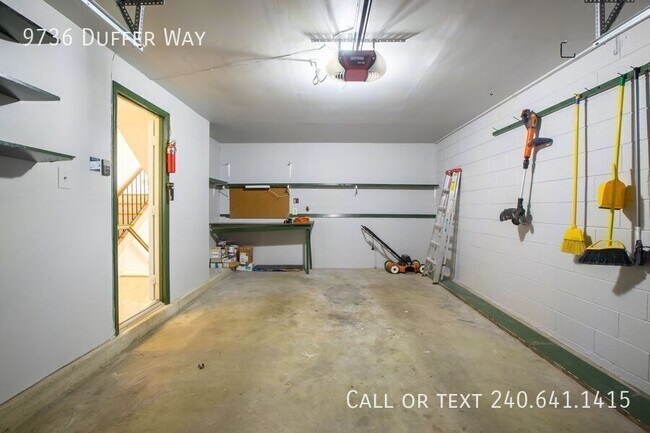 Building Photo - 9736 Duffer Way