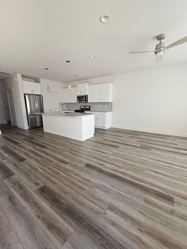 Building Photo - New 2022 Home on Little Lane