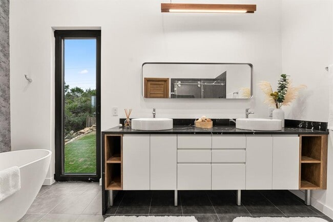 Building Photo - 14707 Little Fox Trail