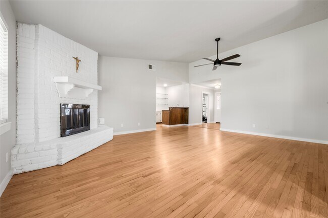 Building Photo - 9730 Wickenburg Dr