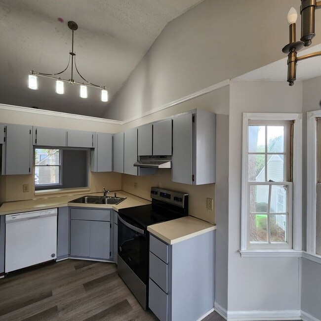 Building Photo - 3 Bedroom Townhome For Rent