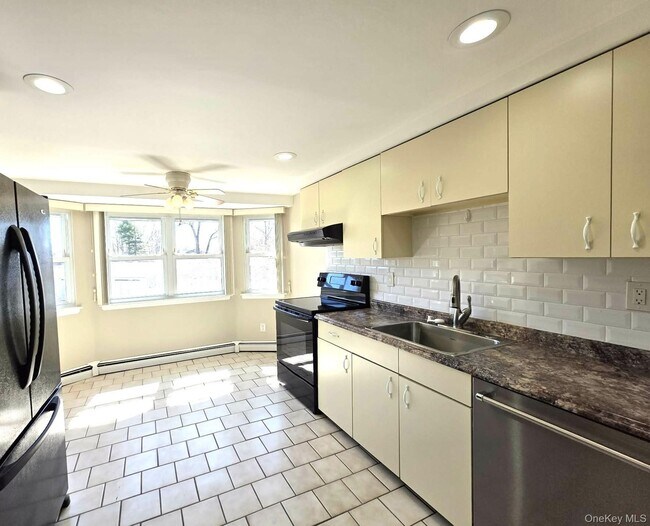 Building Photo - 308 Browns Rd