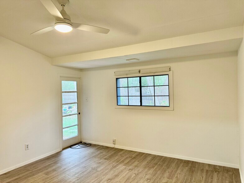 Den - 3914 Ella Blvd