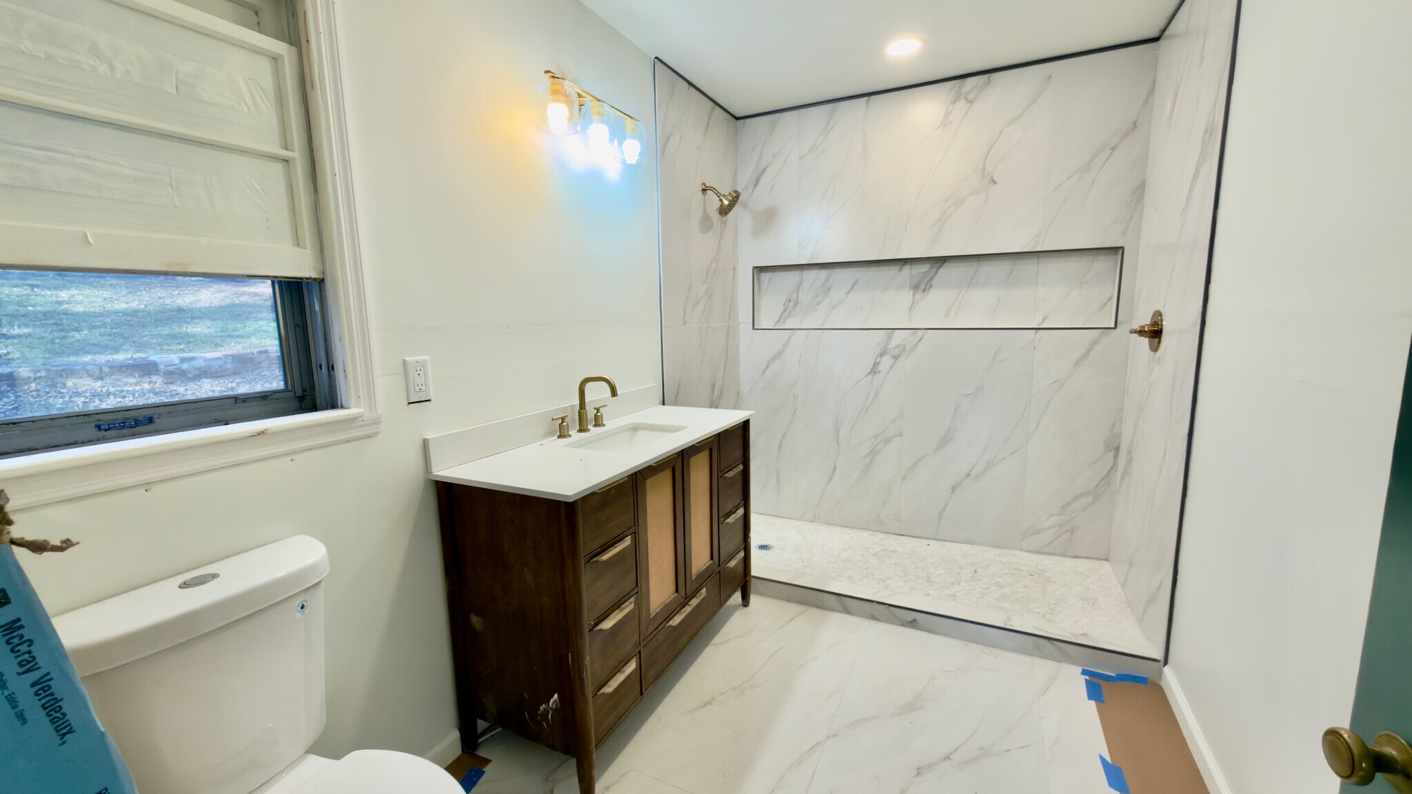 Building Photo - 3413 Montlake Dr