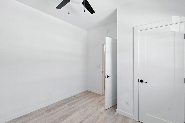 Building Photo - 840 E 6th St