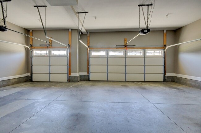 Building Photo - 332 Bluebriar Trc