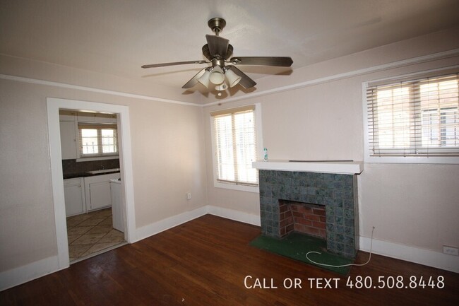 Building Photo - Charming 2-Bedroom Cottage in the Heart of...