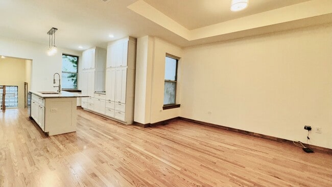 Building Photo - 6128 S Kenwood Ave