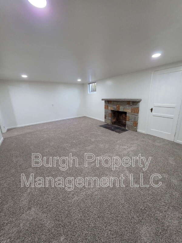 Building Photo - 300 Maxwell Dr