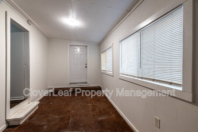 Building Photo - 105 Dewitt St