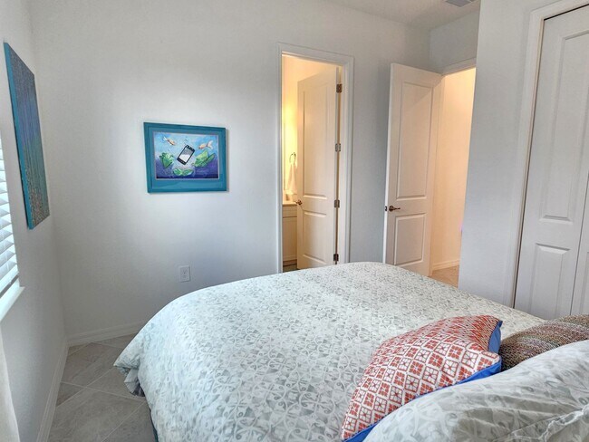 Building Photo - Seasonal Short-Tern 4 Bedroom 3 Bathroom Heated Pool Home in Wellen Golf & Country Club!