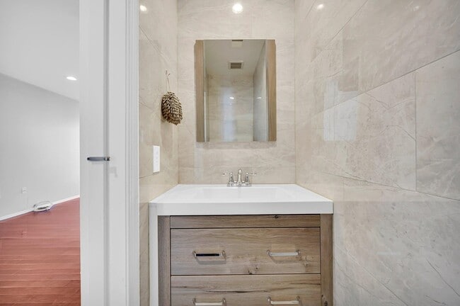 Building Photo - 40 Cottonwood St