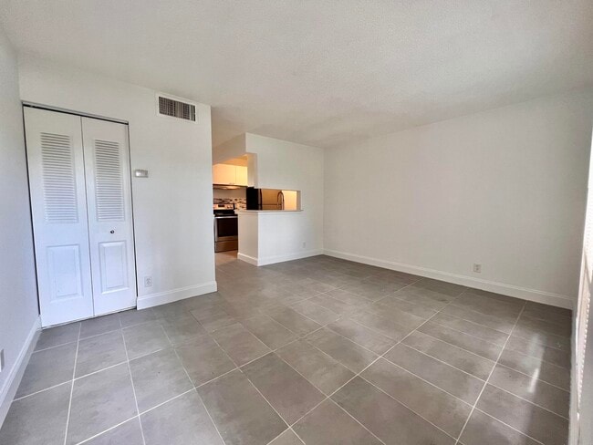 Primary Photo - 1500 N Congress Ave