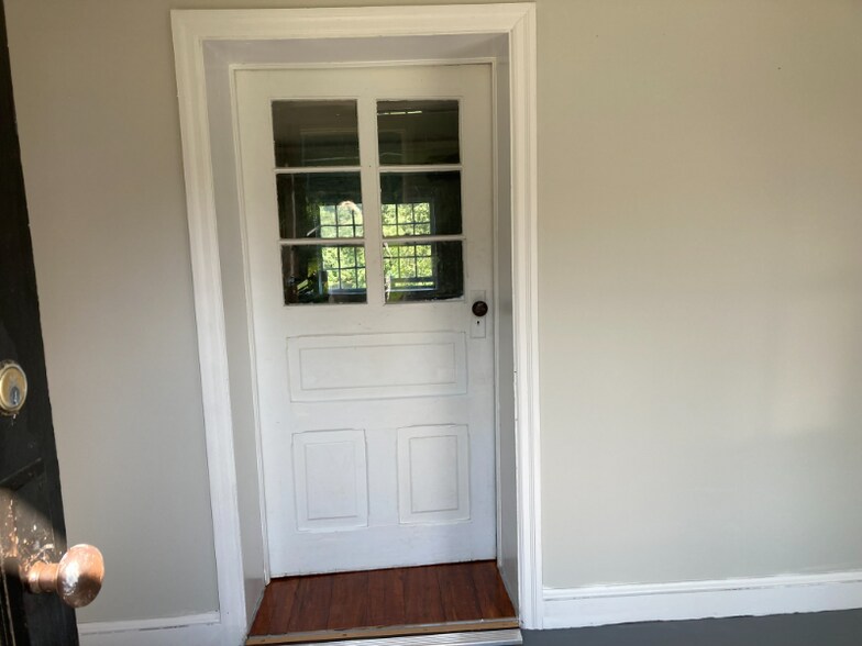 Building Photo - 389 Weinsteiger Rd