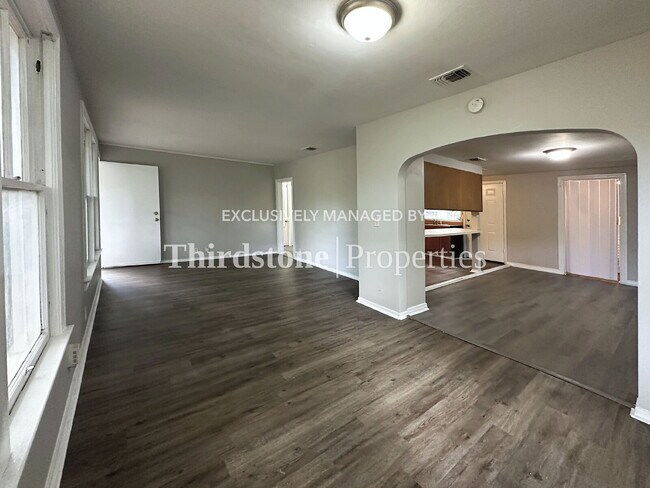 Building Photo - 6965 Lorain St