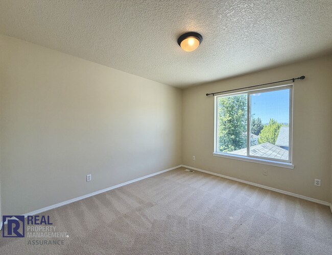 Building Photo - Spacious 4BR/2.5BA Beaverton Home with 3-Car Garage and Covered Deck