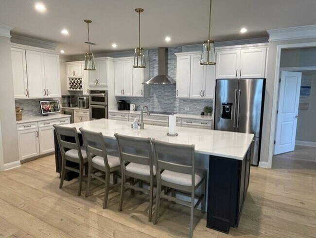 Building Photo - Luxury Golf Course Home in Sun City - 3BR - 3.5BA - Private Den