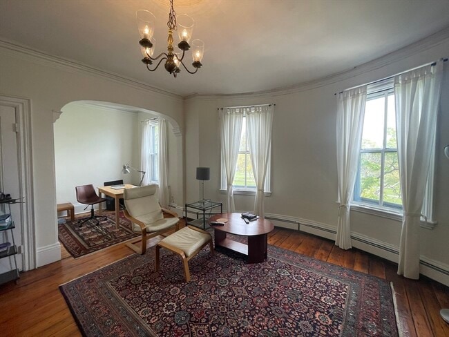 Building Photo - 811 E Broadway