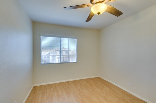 Building Photo - Immaculate 3 bedroom house with a Loft in ...