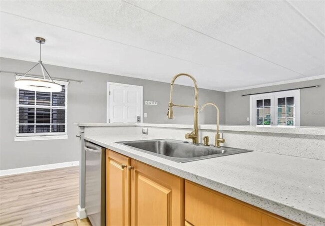 Building Photo - 5304 W Kennedy Blvd