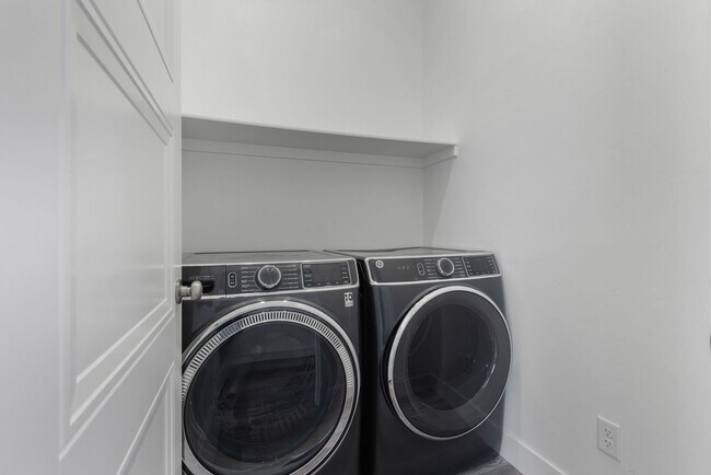 Building Photo - 3 Bed 2 Full Bath home