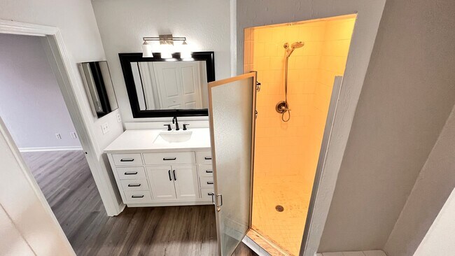 Building Photo - Unlock Your Perfect Winter Park Retreat: F...