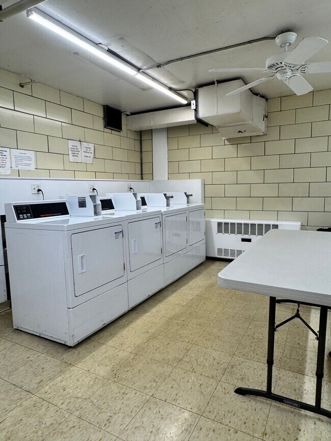 Building Photo - 201 S Maple Ave