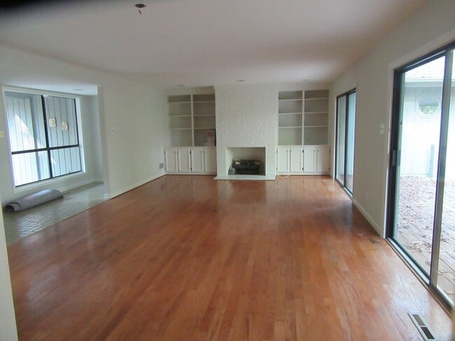 Building Photo - One-Level Golf Course Living-- Waterfront ...