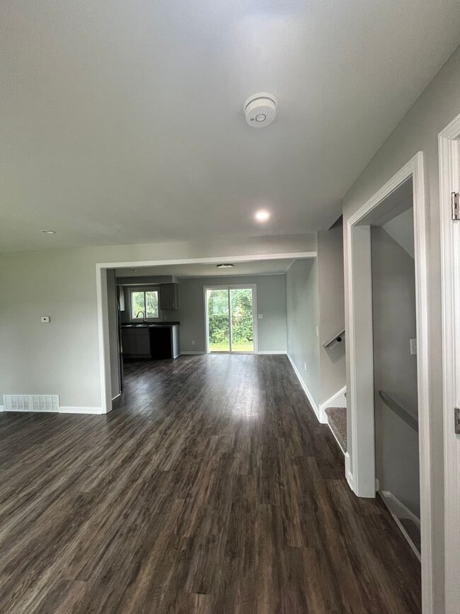 Building Photo - 41 Capri Dr