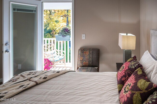 Building Photo - 166 Jefferson St